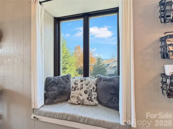 367 Skyleaf DR #D12, Sugar Mountain, NC 28604