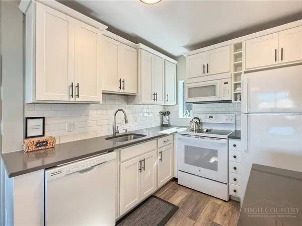 367 Skyleaf DR #D12, Sugar Mountain, NC 28604