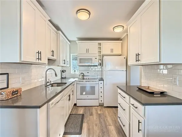 367 Skyleaf DR #D12, Sugar Mountain, NC 28604