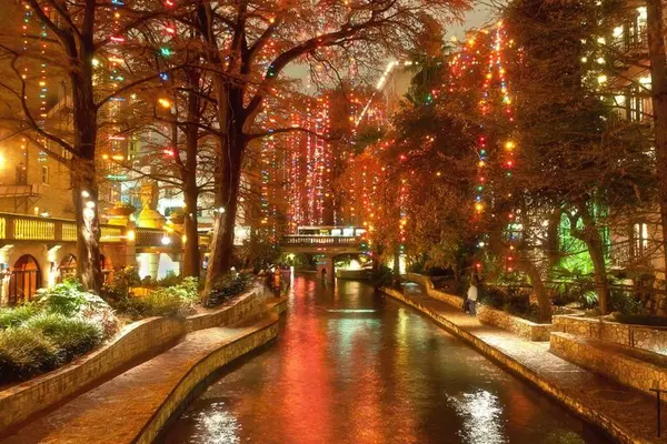 Your Ultimate Guide to Holiday Lights in San Antonio This Season