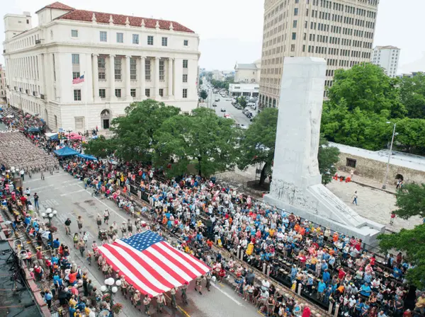San Antonio Fiesta Battle of Flowers Parade Route,Tre Serrano