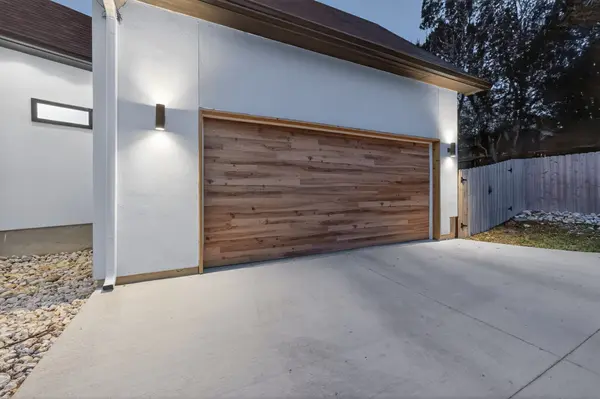 8024 Alton Blvd, Selma, TX 78154-3301