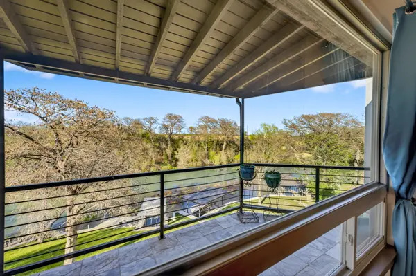 134 Bandit Beach Rd, New Braunfels, TX 78130-8310