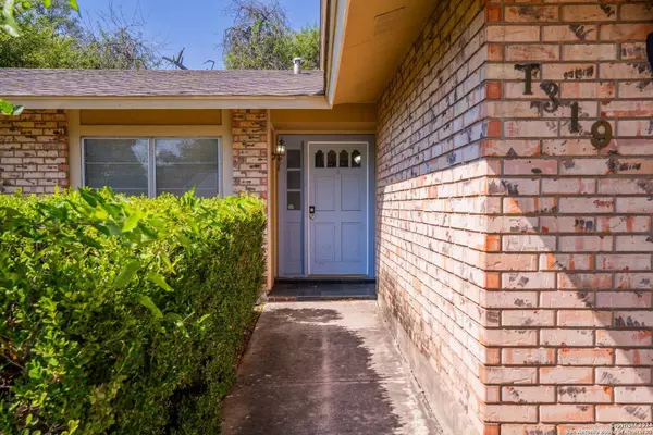 1319 CAVERN TRL, San Antonio, TX 78245-1440