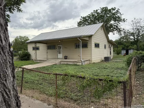 16033 Front St, Lacoste, TX 78039