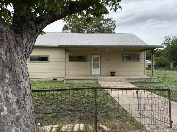 16033 Front St, Lacoste, TX 78039