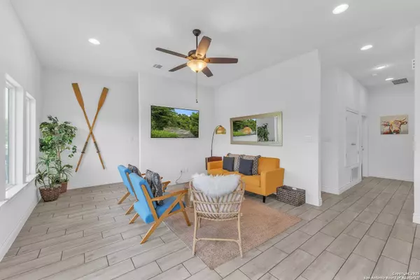 2488 Waterfront Park Dr, Canyon Lake, TX 78133