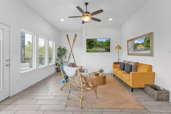 2488 Waterfront Park Dr, Canyon Lake, TX 78133