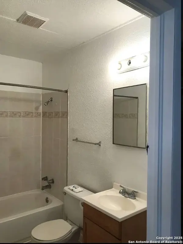 827 winnipeg, San Antonio, TX 78225