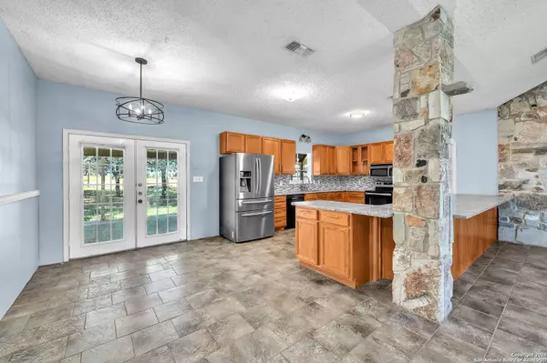 3557 Fm 1346, La Vernia, TX 78121