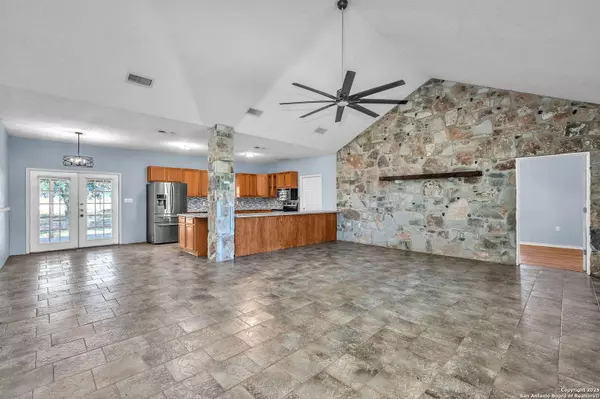 3557 Fm 1346, La Vernia, TX 78121