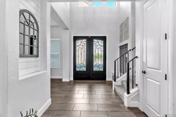 15513 Hill Ln, Selma, TX 78154