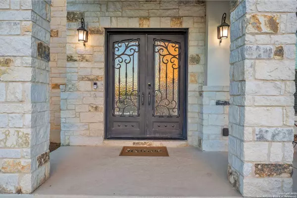 15513 Hill Ln, Selma, TX 78154