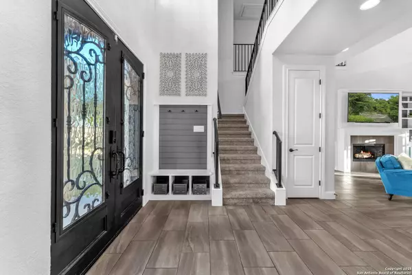 15513 Hill Ln, Selma, TX 78154