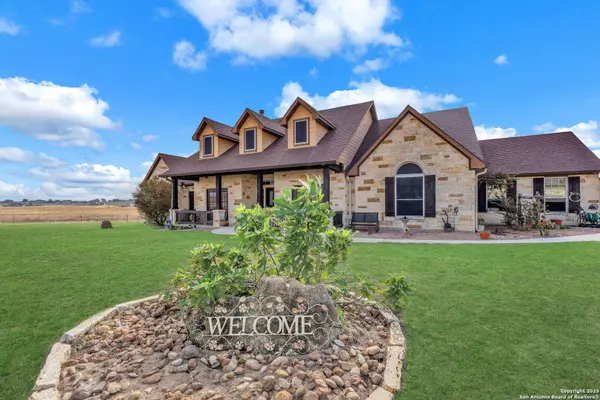 233 Scenic Hills, La Vernia, TX 78121