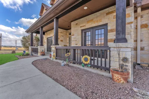 233 Scenic Hills, La Vernia, TX 78121