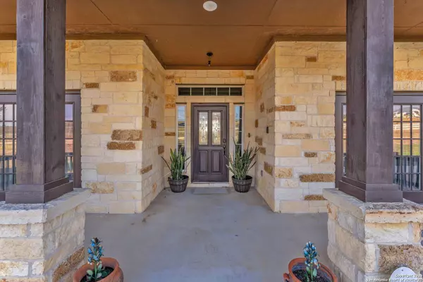 233 Scenic Hills, La Vernia, TX 78121