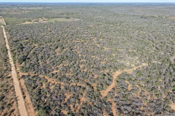 601 Co Rd 642, Yancey, TX 78886