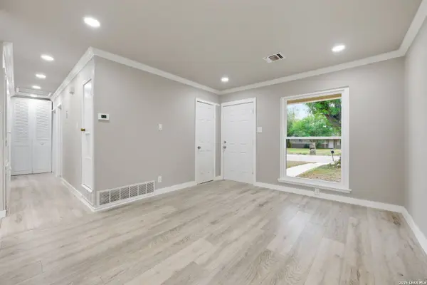 221 Park, Universal City, TX 78148