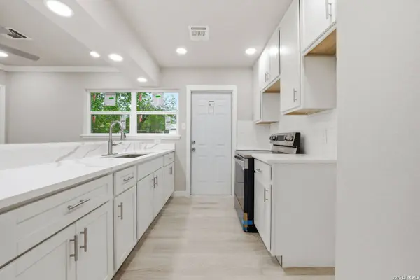 221 Park, Universal City, TX 78148