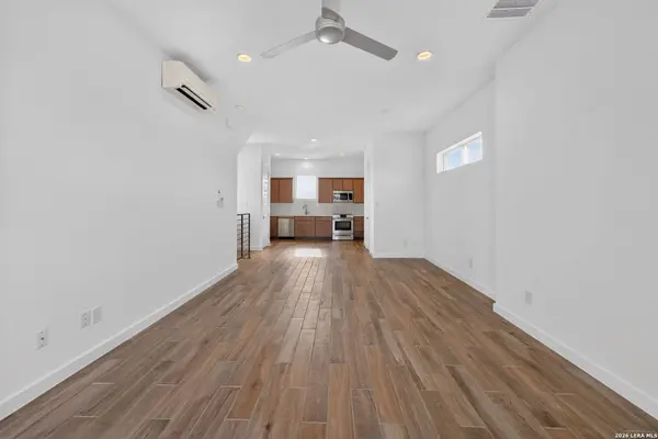 1735 Gramercy Pl UNIT 201, San Antonio, TX 78201
