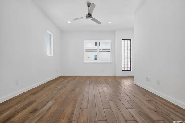 1735 Gramercy Pl UNIT 301, San Antonio, TX 78201