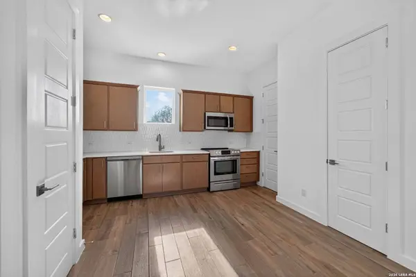 1735 Gramercy Pl UNIT 201, San Antonio, TX 78201