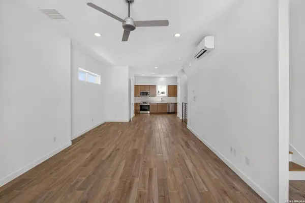 1735 Gramercy Pl UNIT 302, San Antonio, TX 78201