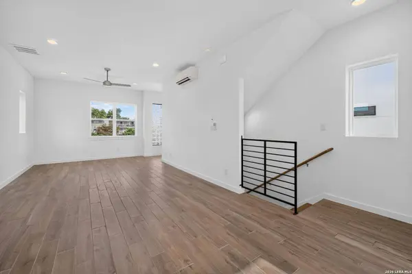 1735 Gramercy Pl UNIT 201, San Antonio, TX 78201