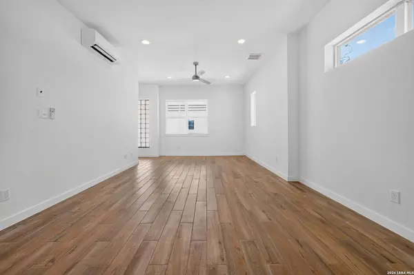 1735 Gramercy Pl UNIT 302, San Antonio, TX 78201