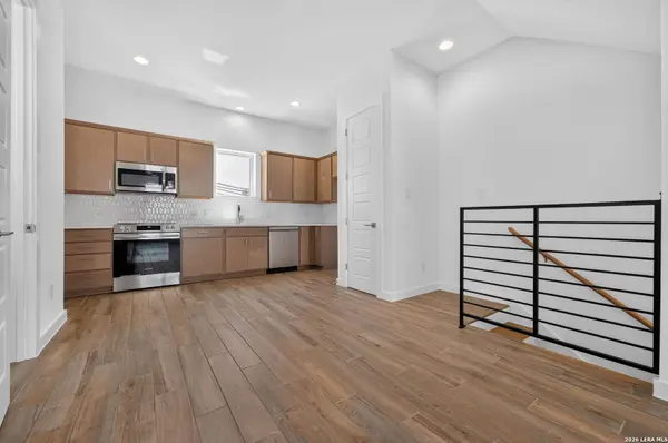 1735 Gramercy Pl UNIT 302, San Antonio, TX 78201