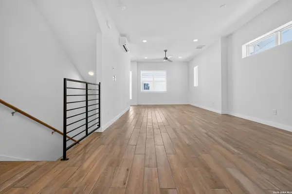 1735 Gramercy Pl UNIT 302, San Antonio, TX 78201