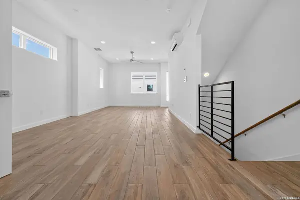 1735 Gramercy Pl UNIT 301, San Antonio, TX 78201
