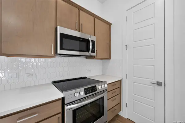 1735 Gramercy Pl UNIT 201, San Antonio, TX 78201