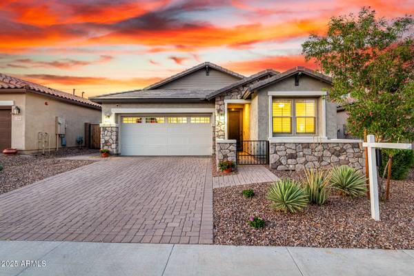 13384 W RED RANGE Way, Peoria, AZ 85383