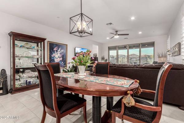 13384 W RED RANGE Way, Peoria, AZ 85383