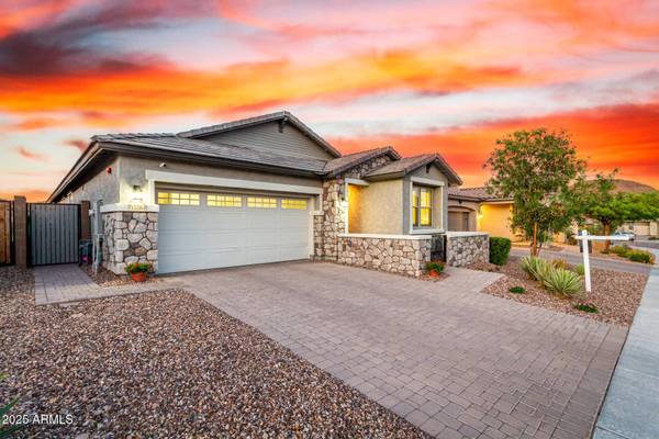 13384 W RED RANGE Way, Peoria, AZ 85383