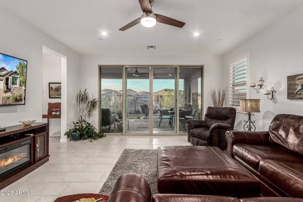 13384 W RED RANGE Way, Peoria, AZ 85383