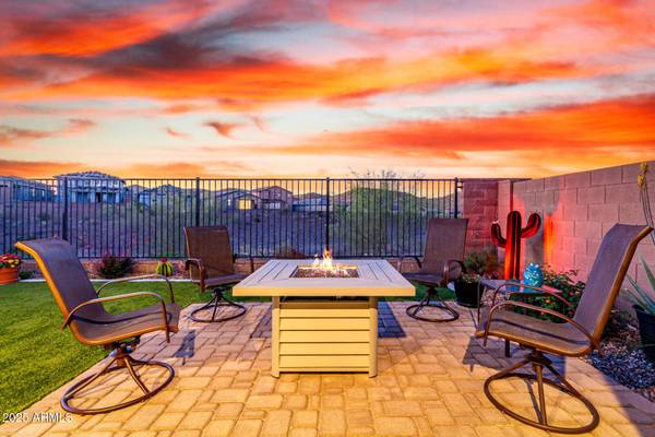 13384 W RED RANGE Way, Peoria, AZ 85383