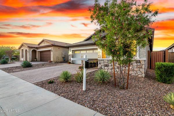 13384 W RED RANGE Way, Peoria, AZ 85383