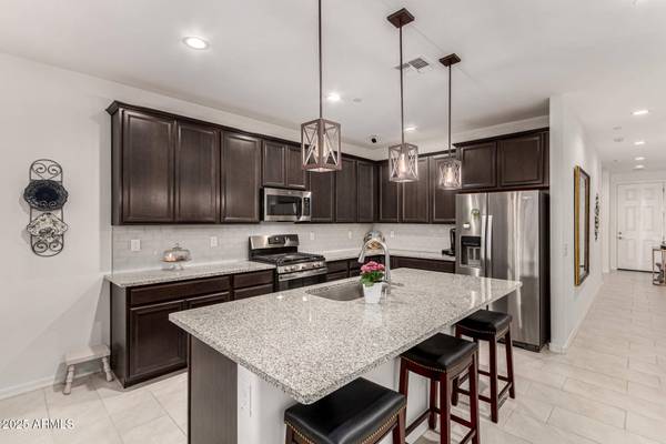 13384 W RED RANGE Way, Peoria, AZ 85383