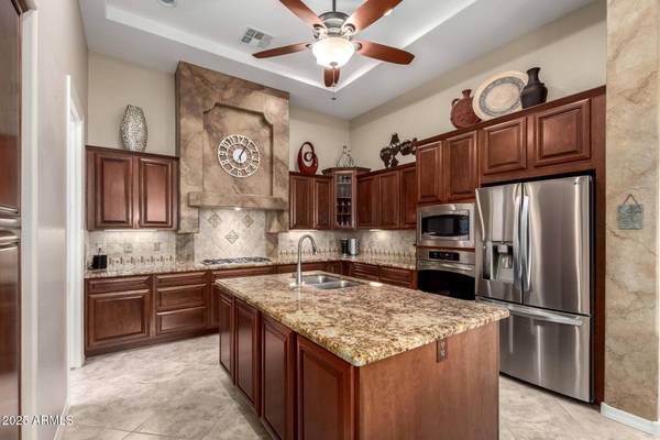 12701 W DALE Lane, Peoria, AZ 85383