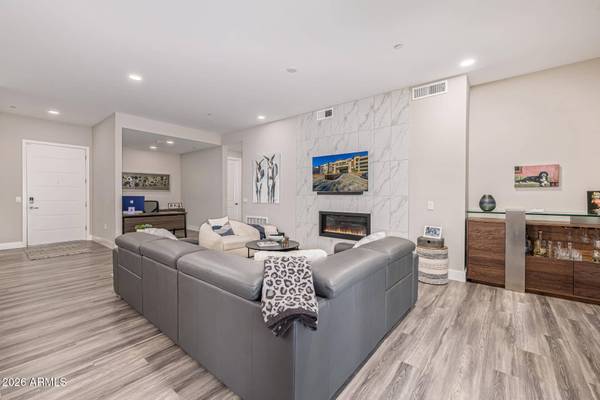 5250 E DEER VALLEY Drive #156, Phoenix, AZ 85054