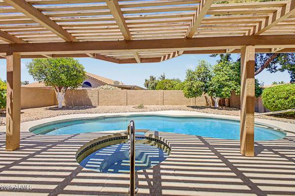 9146 W ORAIBI Drive, Peoria, AZ 85382
