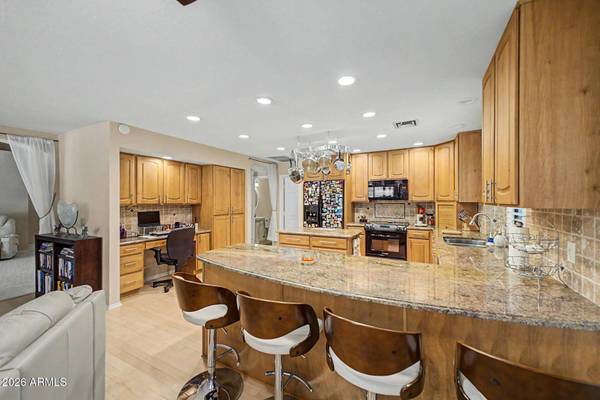 9146 W ORAIBI Drive, Peoria, AZ 85382