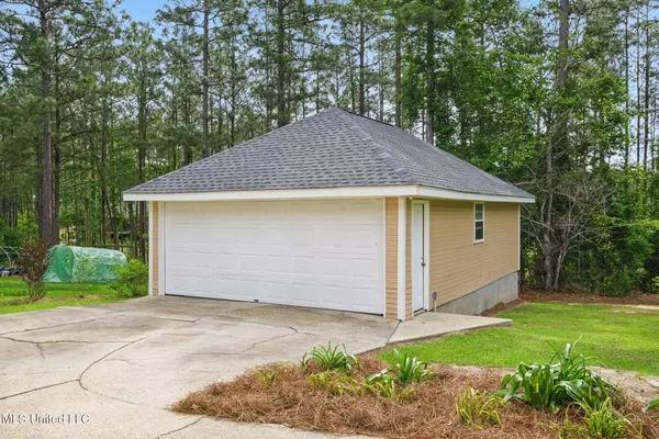 210 Longleaf Drive, Petal, MS 39465