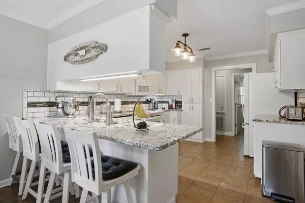 210 Longleaf Dr., Petal, MS 39465