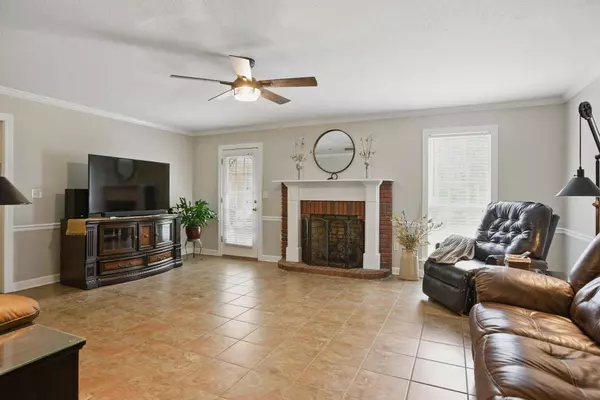 210 Longleaf Dr., Petal, MS 39465