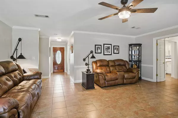 210 Longleaf Dr., Petal, MS 39465