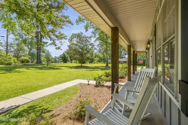 88 Lakeview Drive, Petal, MS 39465